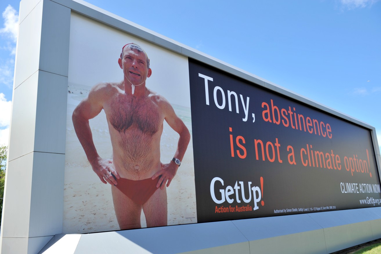 Part of the GetUp climate campaign during the 2010 federal election. Photo: AAP/Paul Miller NO ARCHIVING