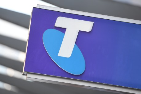 Telstra say sorry over executive bonuses