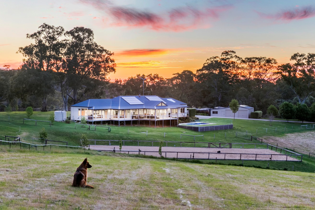 This Kangarilla property includes a stable complex, horse arena, cattle yards and pool.