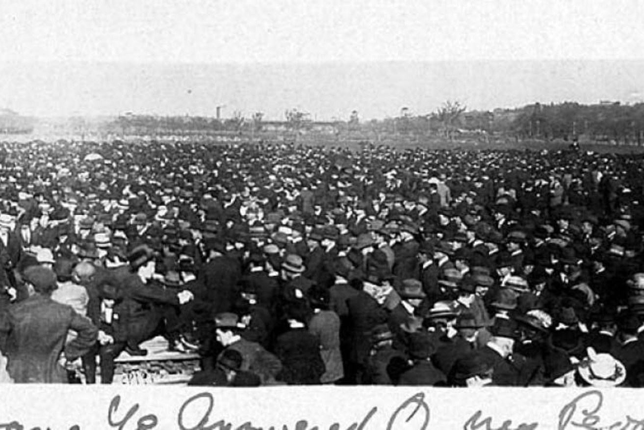 An anti-conscription rally in Melbourne, 1916. Photo: Heritage Council of Victoria
