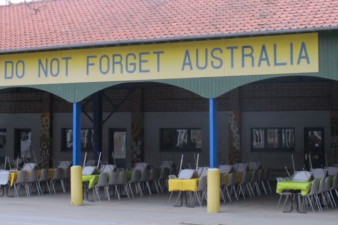 This large ‘Do Not Forget Australia’ sign in a yard at the Victoria school in Villers-Bretonneux, is the heir of smaller signs once placed in classrooms by Australian authorities.