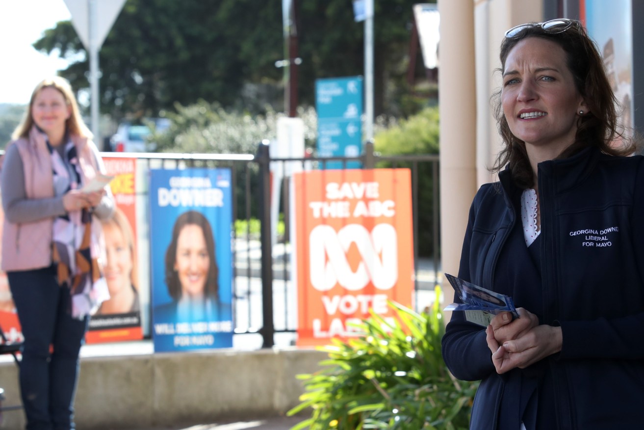 Rebekha Sharkie (left) and Georgina Downer during last years Mayo by-election. Photo: Kelly Barnes / AAP
