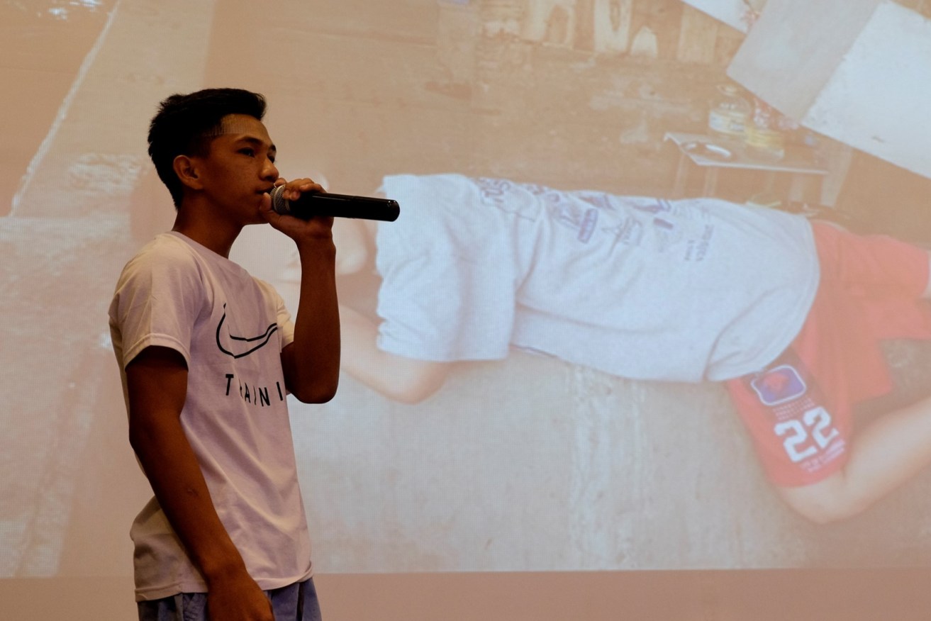 Justin Lacambia tells schoolchildren about surviving on the streets in the Philippines. Photo: supplied
