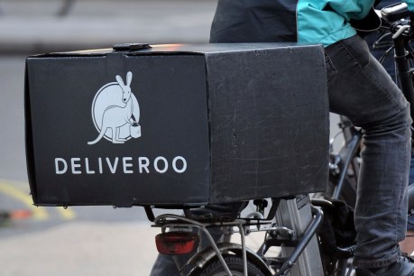 Transport union backs Deliveroo rider in “wage theft” case