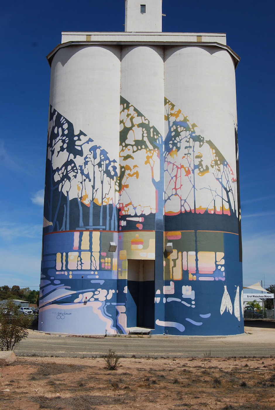 The Waikerie Silo Art project is unique because the silos are painted all the way around and can be viewed from the land and river.