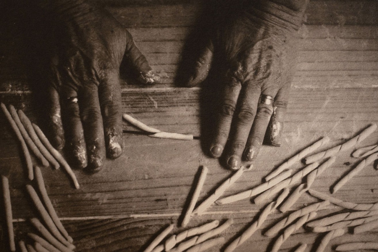 Making pasta: the hands of Rosa Matto's mother, photographed by Italo Vardaro.