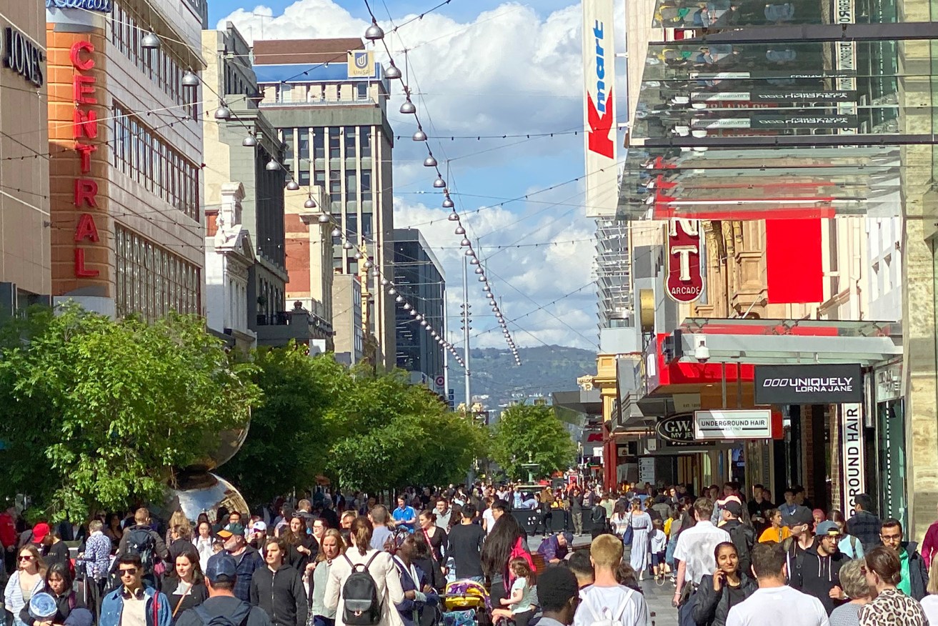 Shoppers in Rundle Mall. Photo: Tony Lewis / InDaily