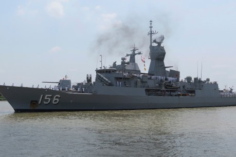 Australian warship heads for disputed Gulf