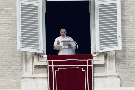 Pope vetoes married priests