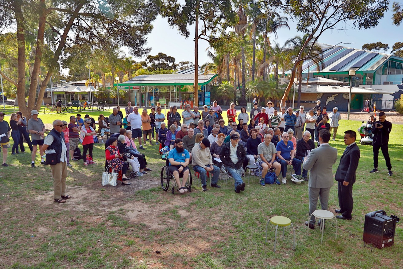 Deputy mayor Alex Hyde addressing a community meeting outside the Aquatic Centre this week. Photo: Tony Lewis/InDaily