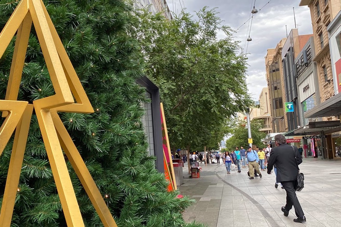 Rundle Mall in the week before Christmas last year. Photo: Tony Lewis/InDaily