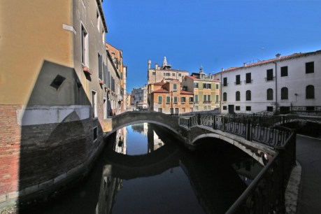 Venice canals running dry amid Italy drought alert