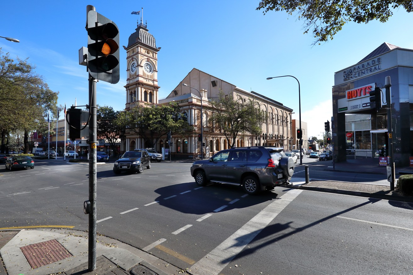 The Norwood Payneham & St Peters Council wants to ban right-hand turns at The Parade and George St intersection. Photo: Tony Lewis/InDaily