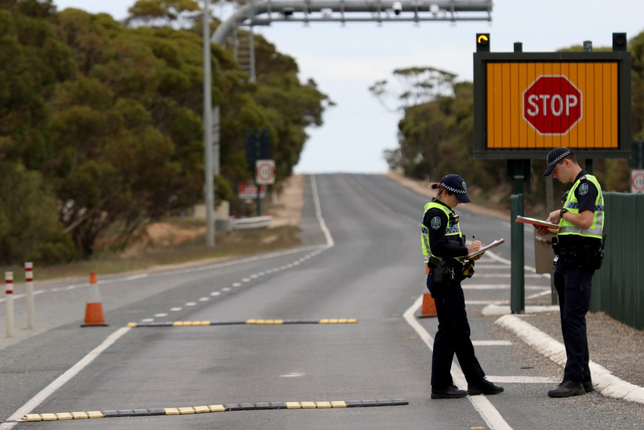 South Australian Police stopping vehicles near the SA border 5kms east of Pinnaroo. Photo: Kelly Barnes/AAP