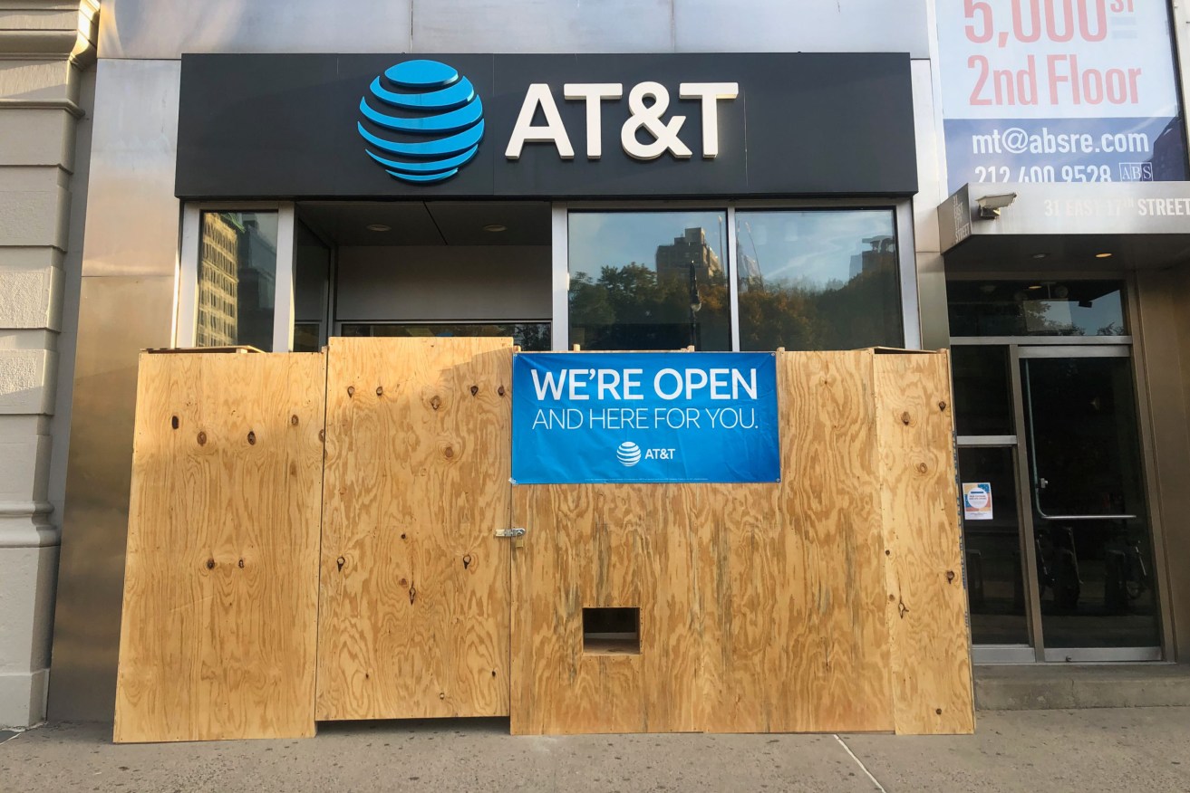 A New York store boarded up in case of post-election violence. Photo:  Samuel Rigelhaupt / Sipa USA 