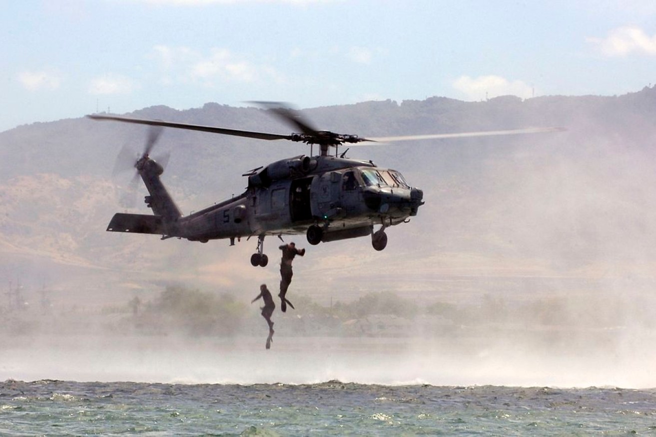 Australian Clearance Diving Team One members during a cast and recovery exercise. Image: Wikimedia Commons.