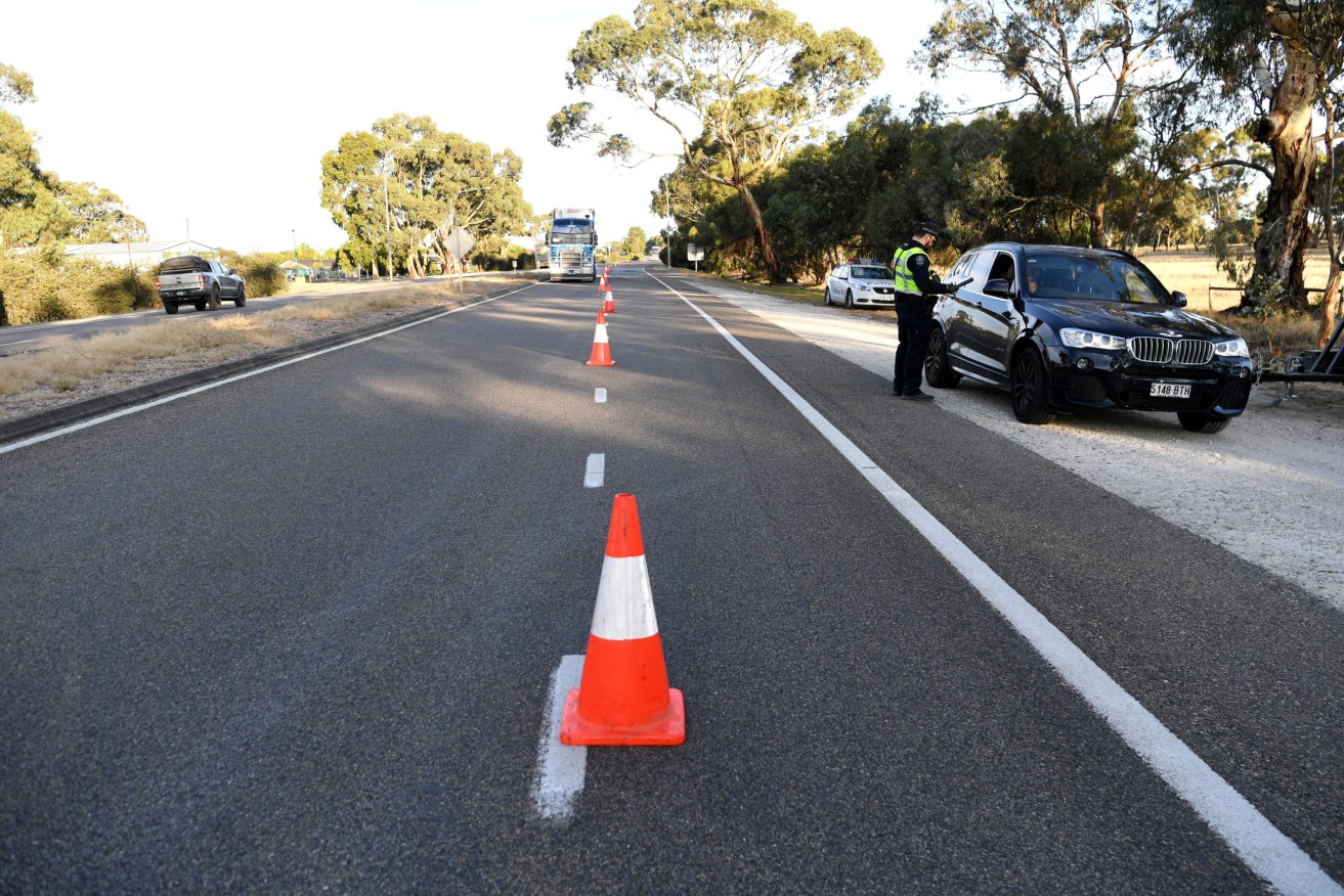 The main border checkpoint between South Australia and Victoria (Photo: Tracey Nearmy/Reuters)