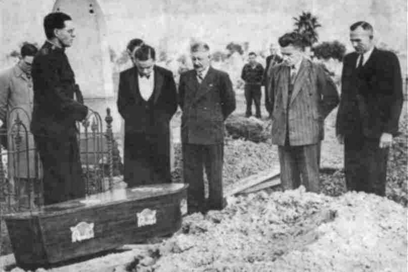 Burial of the Somerton Man on 14 June 1949 (Photo: Wikimedia Commons)