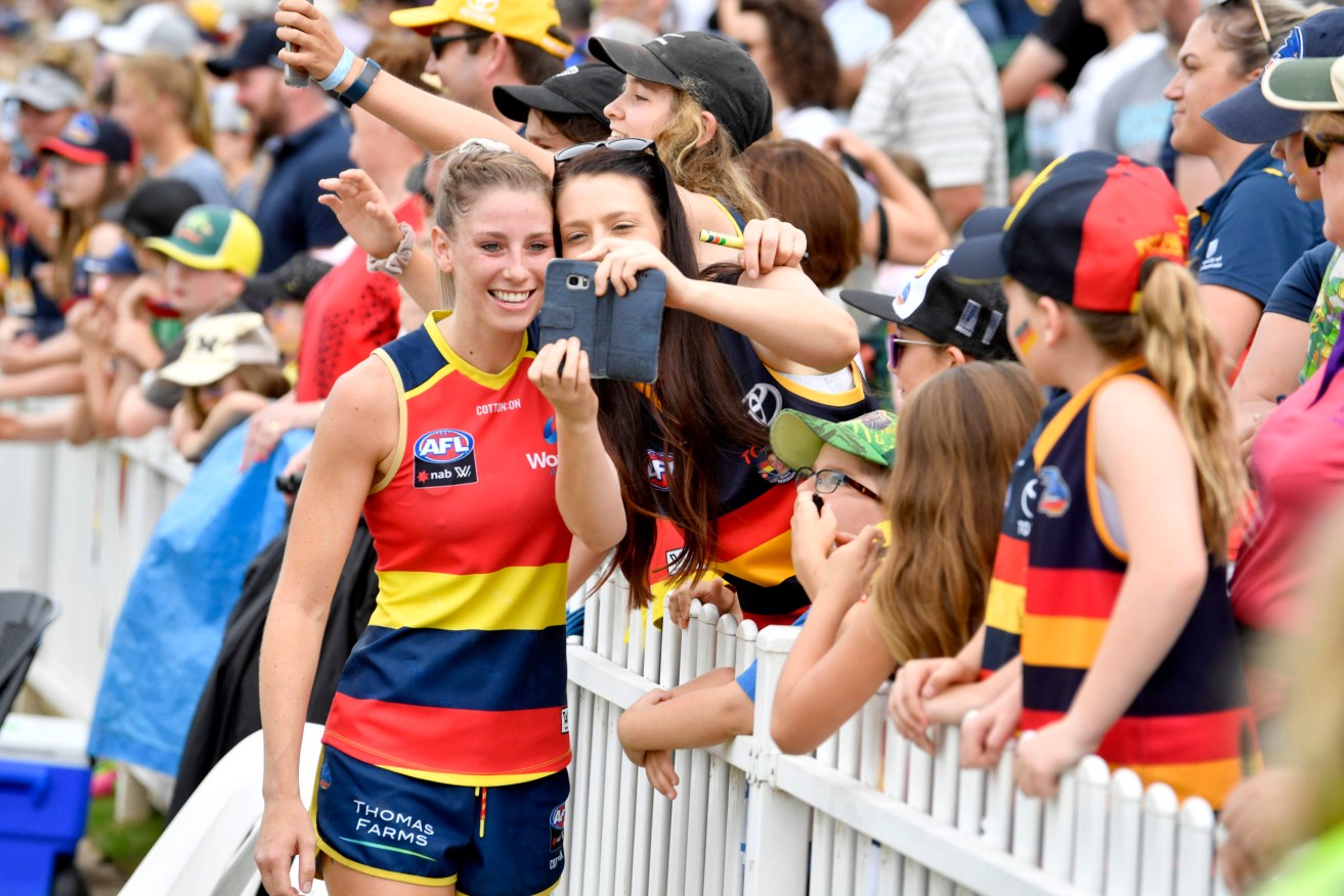 Deni Varnhagen has been put on the Crows' AFLW inactive list over her refusal to be vaccinated for COVID-19.
Photo: AAP/Sam Wundke