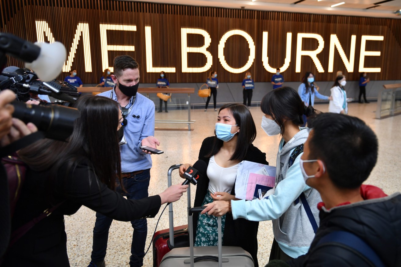 Passengers on a Singapore Airlines flight land in Melbourne yesterday as part of a two-way travel bubble. Photo: AAP/Joel Carrett
