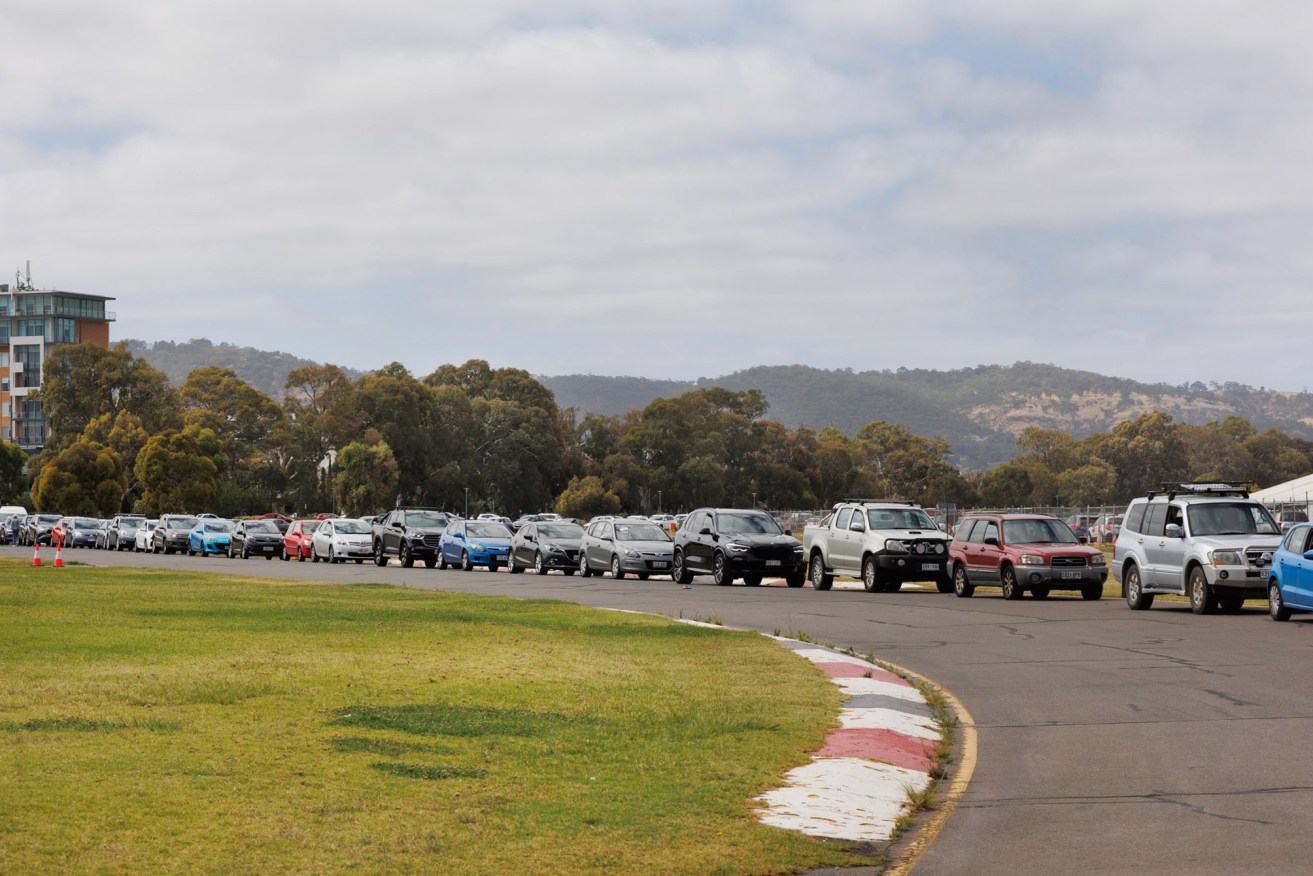 Queue for COVID-19 testing at Victoria Park on Monday morning. Photo: Tony Lewis/InDaily