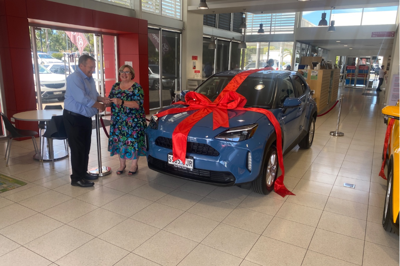 Sarah Watson gets the keys to the brand new Toyota she won in the ANZ Community Ball raffle. Photo: Supplied.