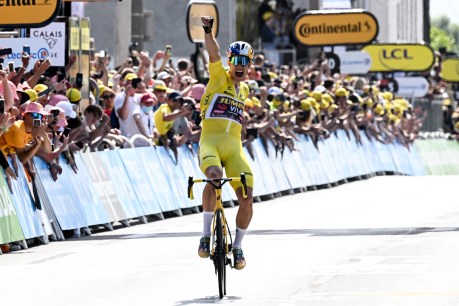 Stage win for Tour de France leader Van Aert
