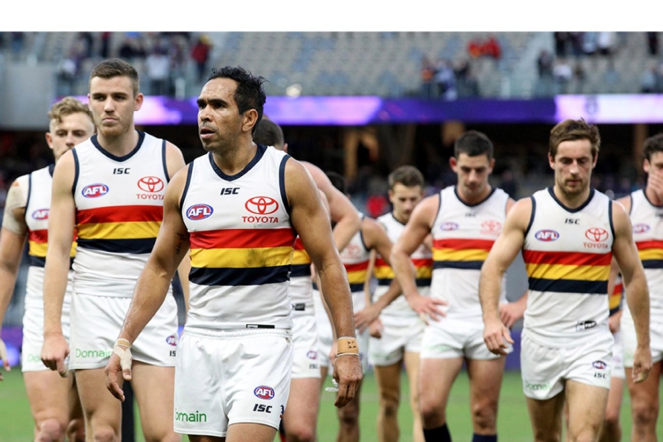 Eddie Betts leads Crows teammates off the field after a loss in 2018. Photo: Richard Wainwright / AAP