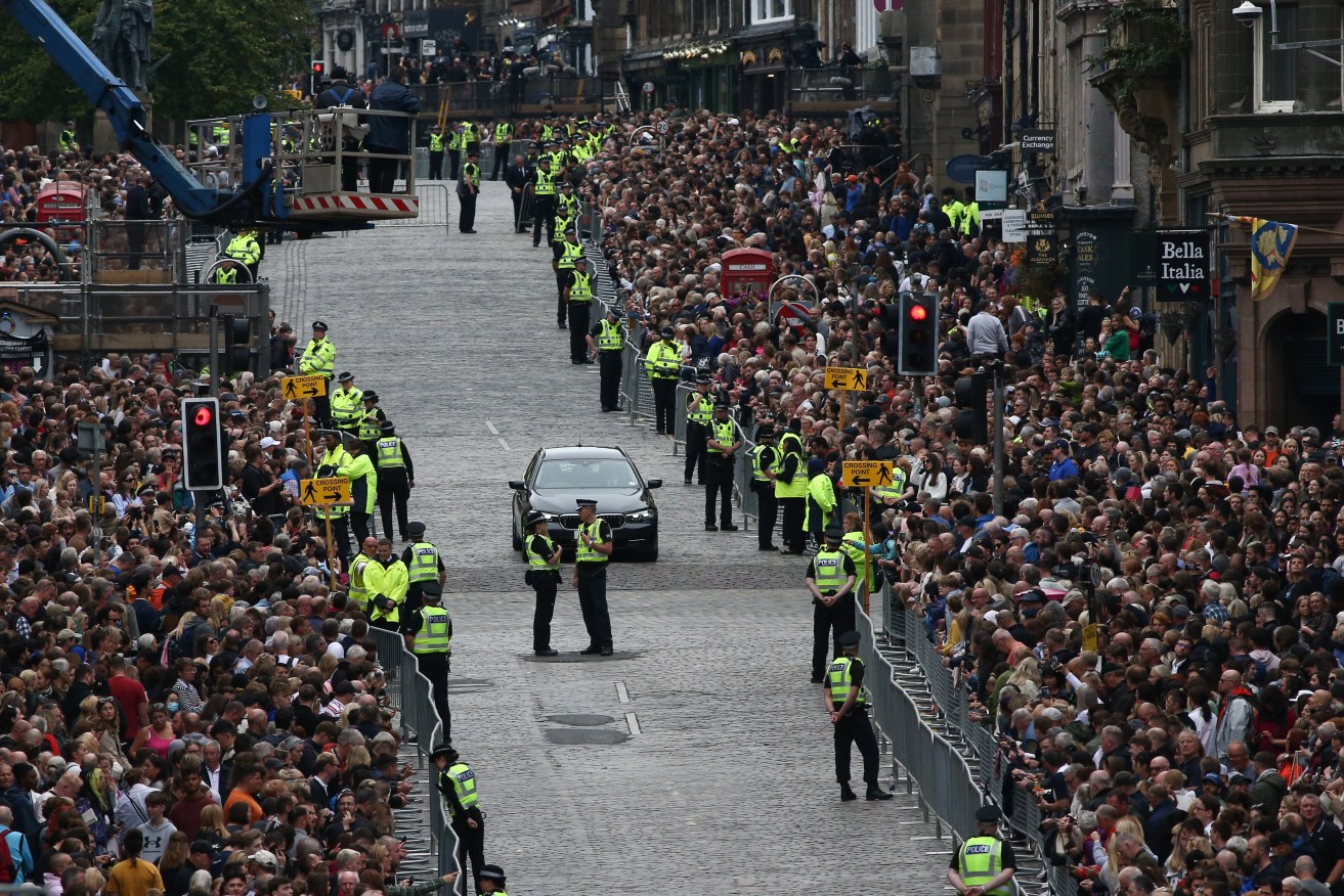 A vast crowd lines the streets of Edinburgh, Scotland to watch the arrival of the hearse carrying the body of Britain's late Queen Elizabeth II from Balmoral. Photo: EPA/Tolga Akmen