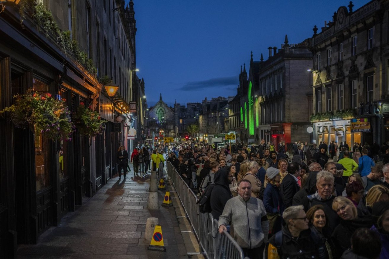 People queue to see the coffin of Queen Elizabeth II as she lies at rest at St Giles' Cathedral in Edinburgh, Scotland. Photo:AP/Bernat Armangue