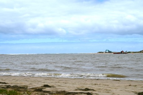 Dredgers standing down as high river clears Murray Mouth