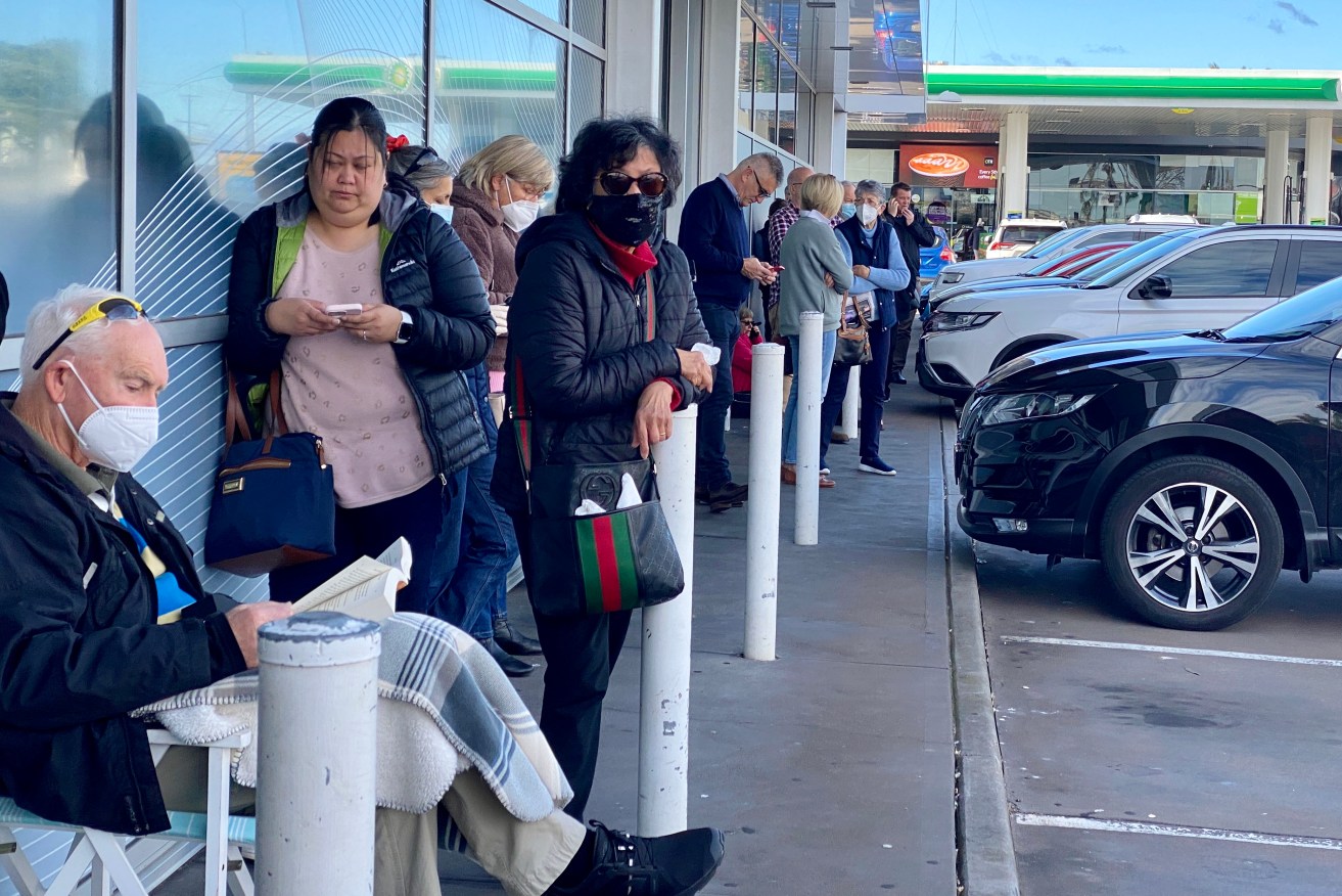 Optus customers queuing outside Service SA Tranmere last Thursday to apply to replace their driver's licence. Photo: Tony Lewis/InDaily 