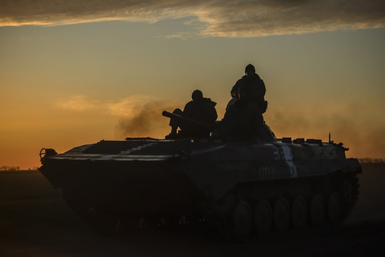 Ukrainian soldiers near the frontline at the northern Kherson region. Photo: EPA/Hannibal Hanschke