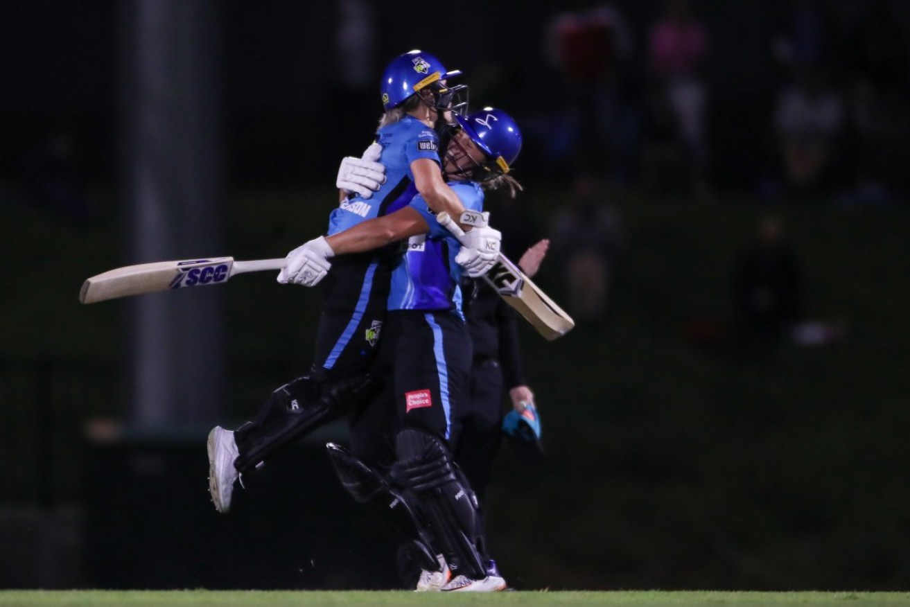 Bridget Patterson and Maddie Penna of the Adelaide Strikers celebrate reaching the WBBL final. Photo: AAP Image/Matt Turner