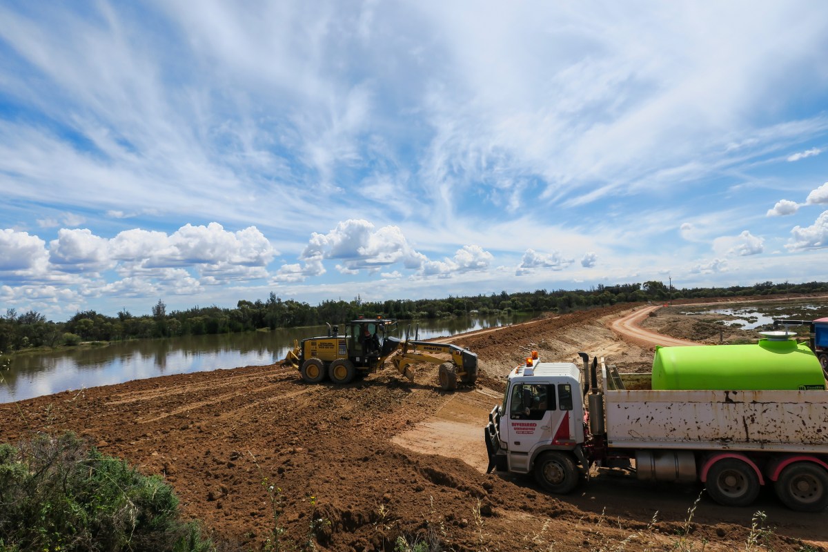 New Fines For Murray Flood Sightseers On Levees Indaily