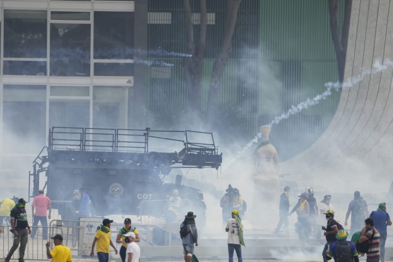Supporters of defeated former president Jair Bolsonaro storm the new leader's official workplace in the capital, Brasilia. Photo: AP/Eraldo Peres