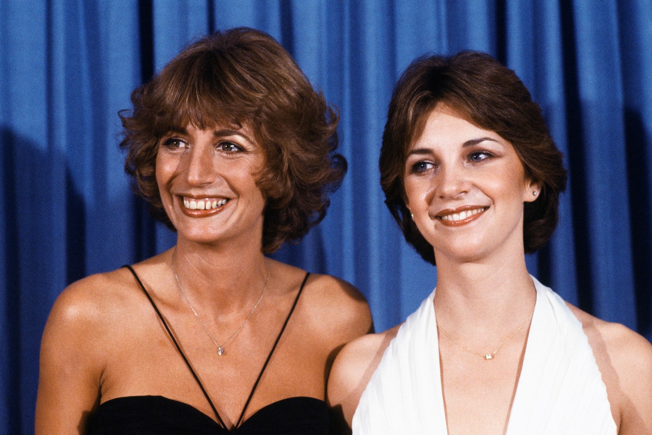 Penny Marshal, left, and Cindy Williams in 1979. Photo: AP/George Brich