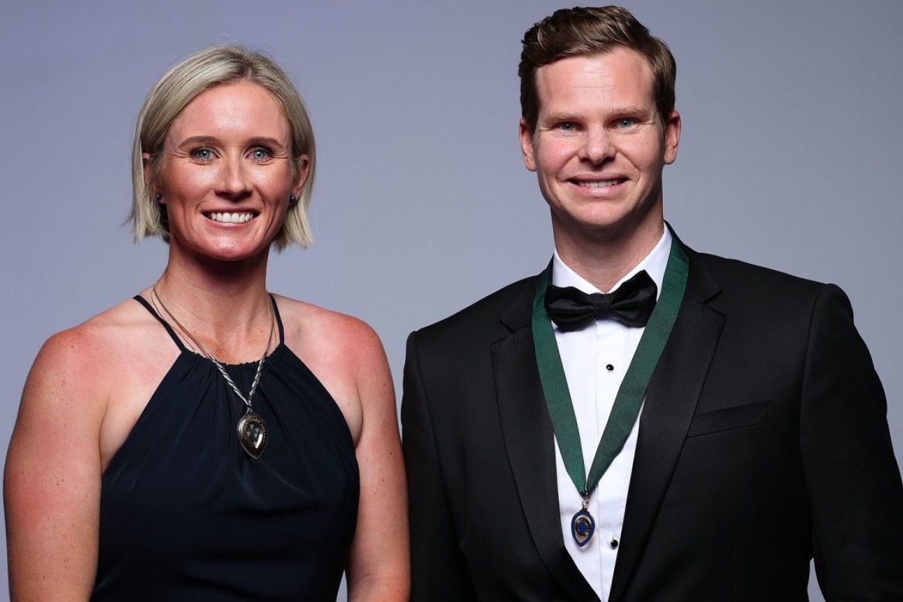 Beth Mooney and Steve Smith after taking out the top gongs at the 2023 Australian Cricket Awards. Photo: cricket.com.au