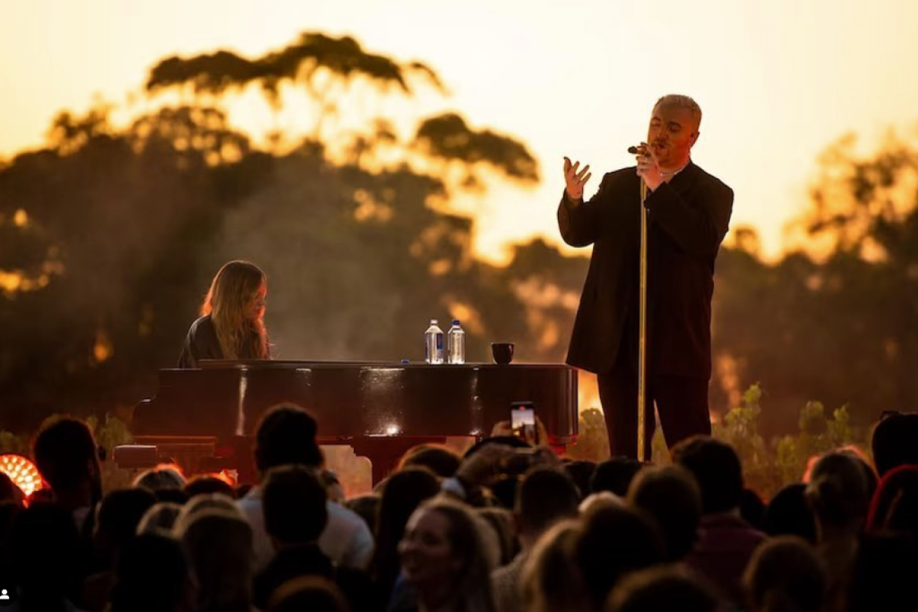Sam Smith performing at the d'Arenberg Cube, in a photo published on their Instagram account. 