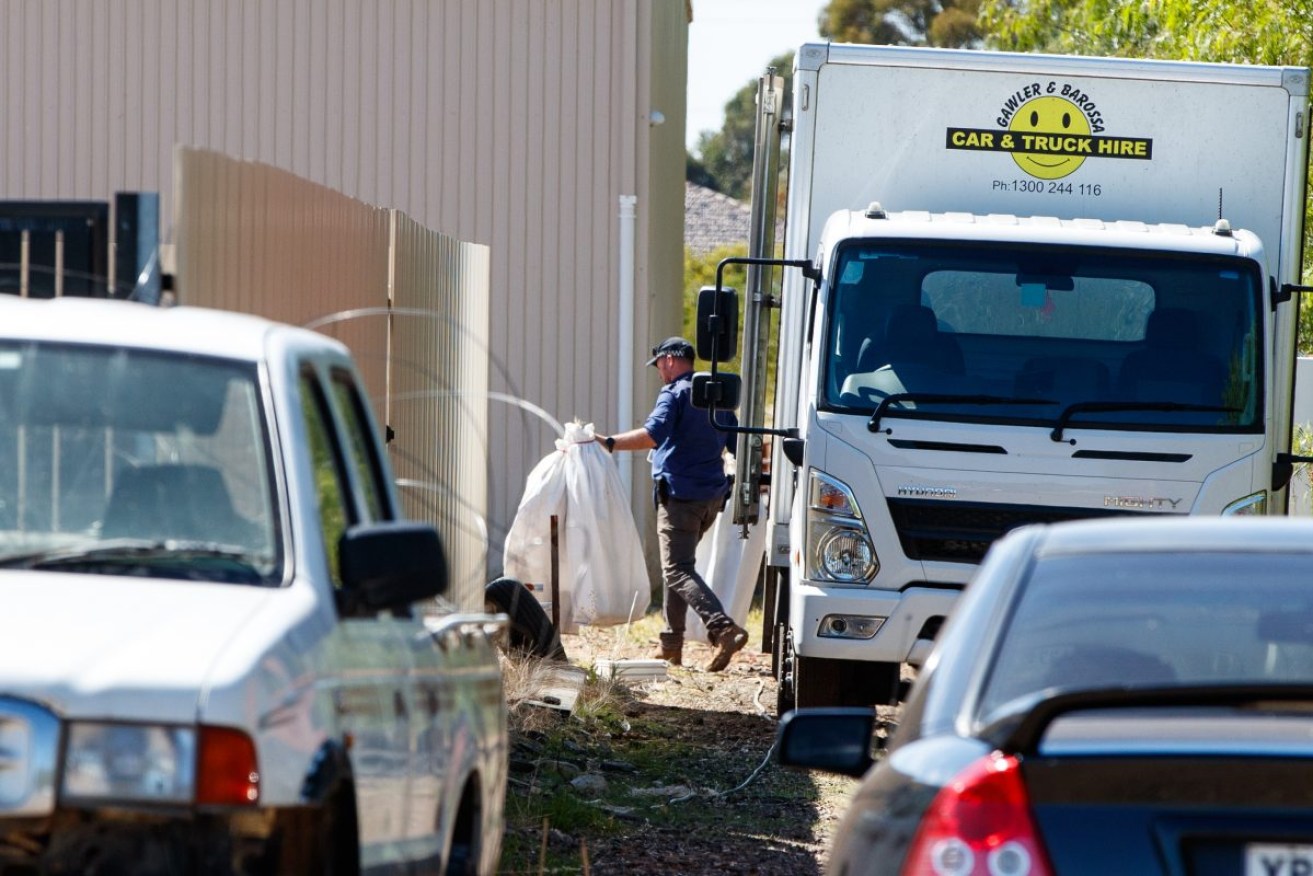 Police during a search for the remains of Steven Murphy at Kudla north of Adelaide. Photo: AAP/Matt Turner