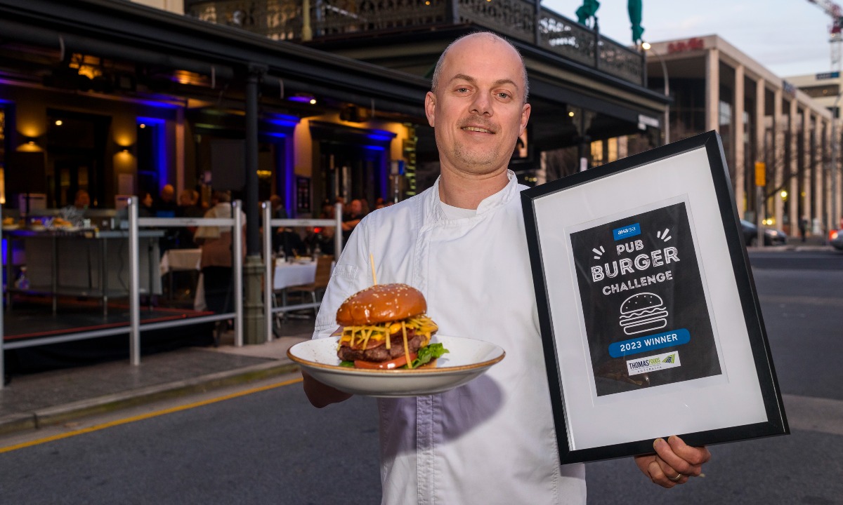 Griffins Hotel wins best pub burger for 2023