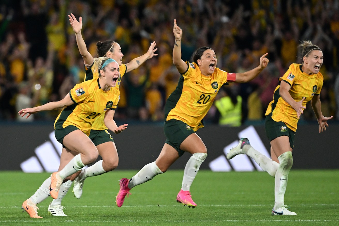  Ellie Carpenter, Caitlin Foord, Sam Kerr and Steph Catley celebrate Cortnee Vine's penalty goal to seal Australia's win over France. Photo: AAP /Darren England