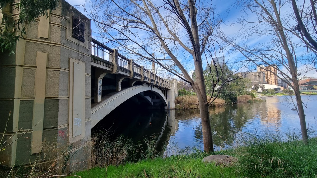Adelaide Bridge