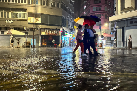 Record rain falls on Hong Kong