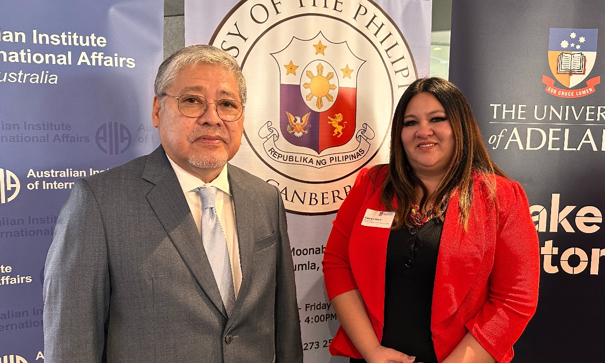 Secretary for foreign affairs of the Republic of the Philippines Enrique Manalo and Philippine Consul to SA Carmen Garcia.