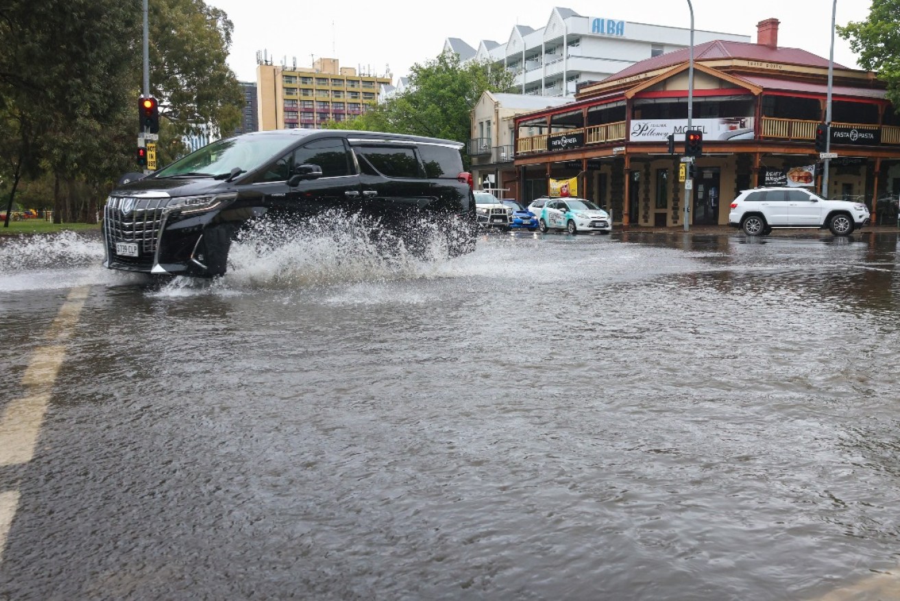 Cars driving through the South Terrace/Pulteney Street intersection this morning. Photo: Tony Lewis/InDaily