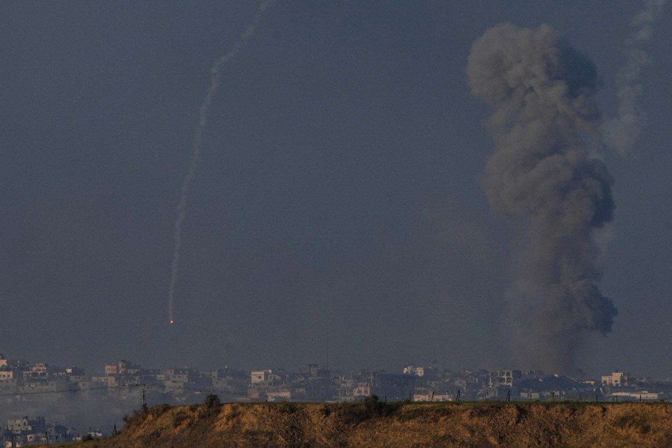 Smoke rises following an Israeli bombardment in the Gaza Strip, as seen from southern Israel , Wednesday, Dec. 6, 2023. Photo: AP Photo/Ariel Schalit
