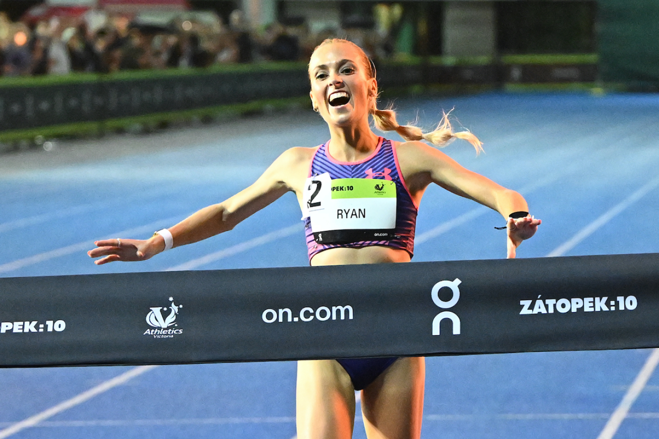 Lauren Ryan wins the Women’s 10000m in Melbourne. Photo: AAP/Joel Carrett