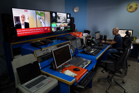 TV network raided after Israeli shutdown order