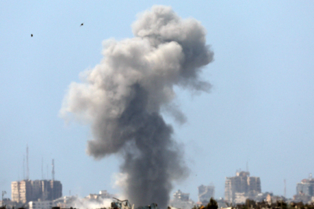 Israel pushes into north Gaza